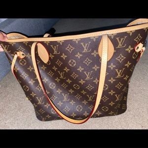 Authentic Louis Vuitton MM tote purse